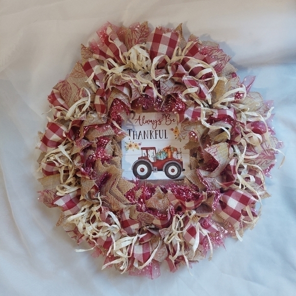 HANDMADE 18" Wreath - Picture 9 of 10